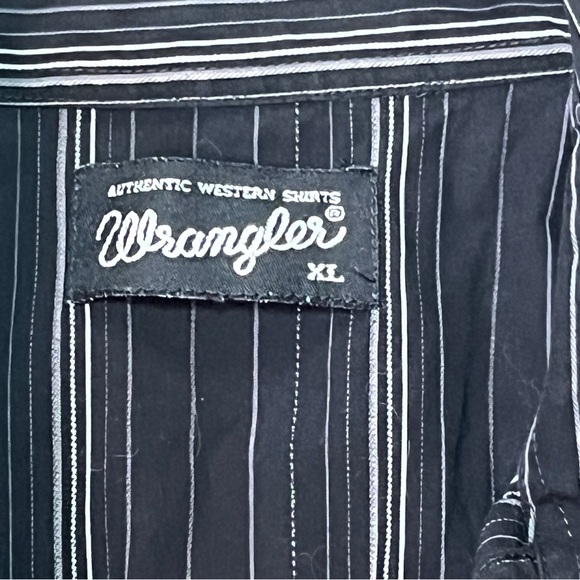 Wrangler Black and White Striped Casual Shirt - Picture 2 of 7